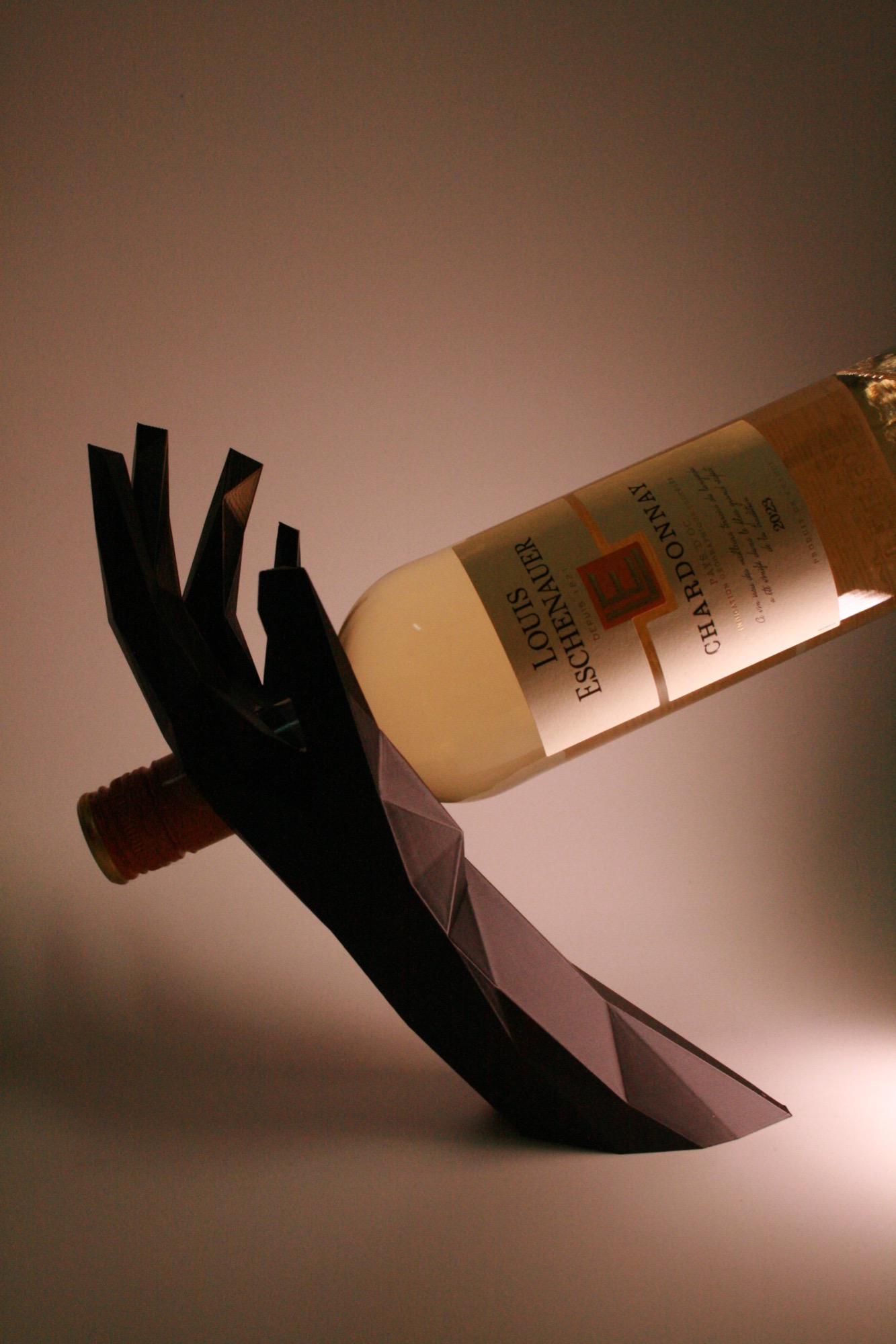 Рука (подставка под вино) 11